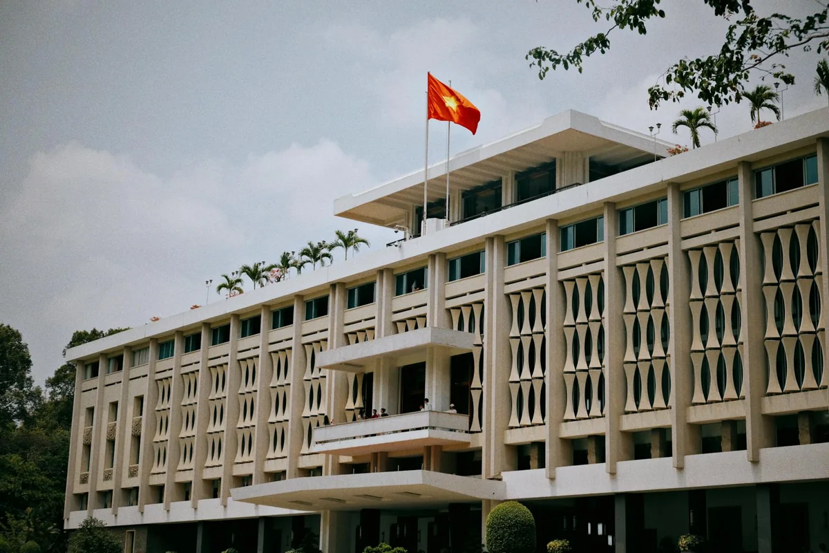 纪实观察频道的视频缩略图，呈现真实场景记录画面